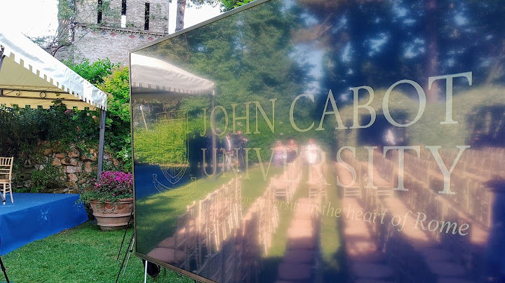 La cerimonia di Commencement dei laureati 2025 della John Cabot University