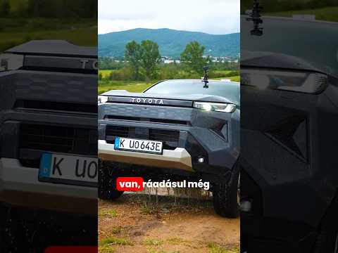 Mit lát az új Toyota Hilux az autó alatt?