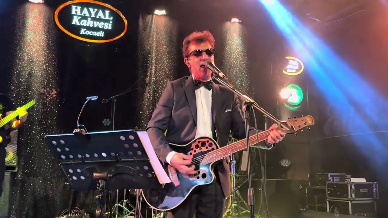 AyNa BaRi SeN UnuTMa BeNi ( Konser Performans )