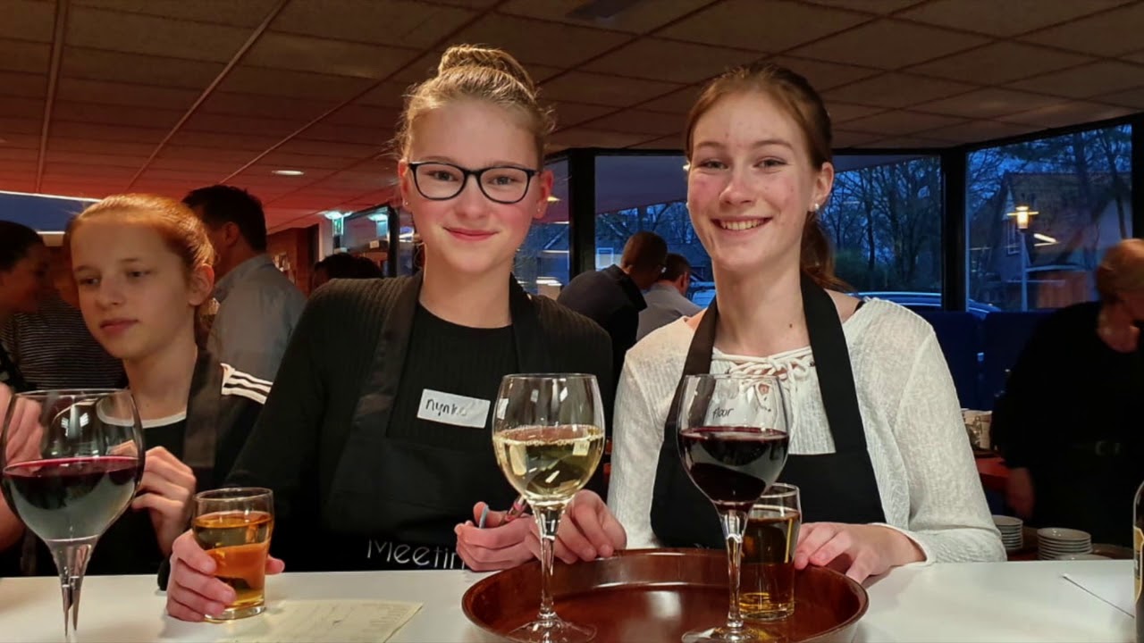 Jong kookt voor Oud 2019 "de Rank Zuidhorn" - YouTube