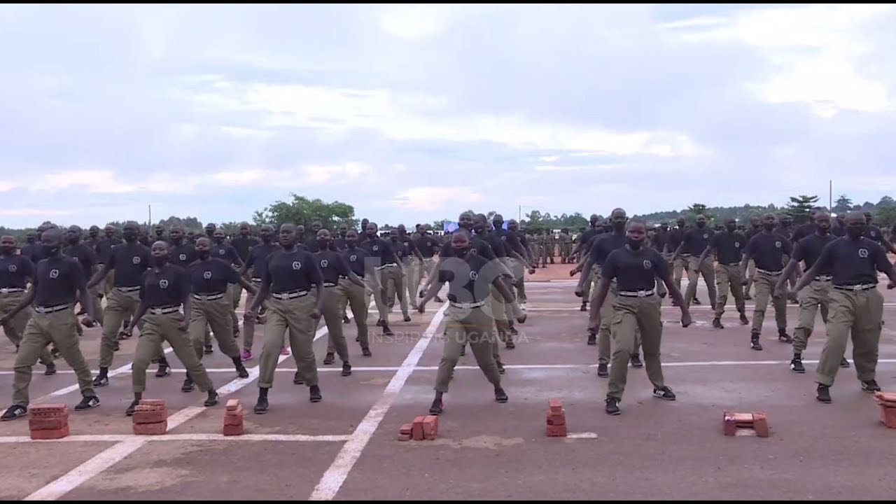 PRESIDENT MUSEVENI PASSES OUT OVER 3000 POLICE OFFICERS - YouTube