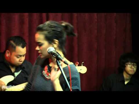 Indra Lesmana ft. Eva Celia - Takkan Ada Cinta yang Lain @ Mostly Jazz 31/01/14 [HD]