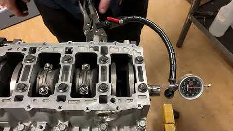 Measuring Crankshaft End-Play