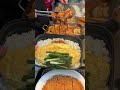 영국 거리 매장에서 떡복이 오뎅 대파 오므라이스 버터 닭다리  돈까스 맛의 향연