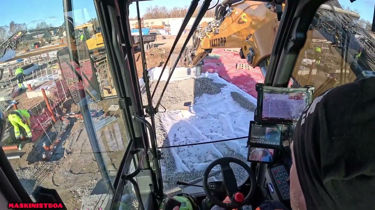 #145 Liebherr 916 Compact laying macadam and backfilling the sewer pipes. 😊😊