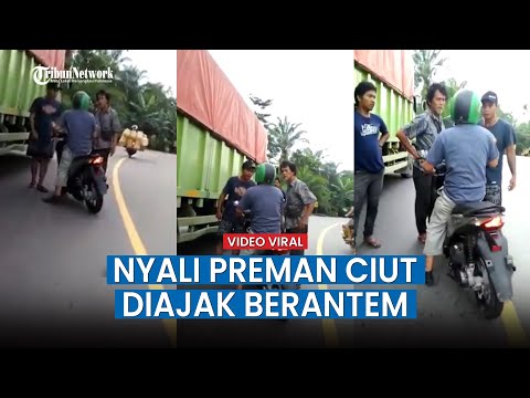 Viral Video Sopir Truk Lawan Preman yang Minta Duit, Si Pria Ini Terus Duduk di Atas Motor