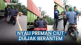 Viral Video Sopir Truk Lawan Preman yang Minta Duit, Si Pria Ini Terus Duduk di Atas Motor