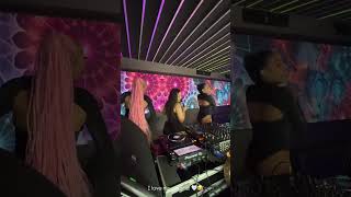 Download Lagu Dj Thuli P live on set. Thuli and the P's MP3