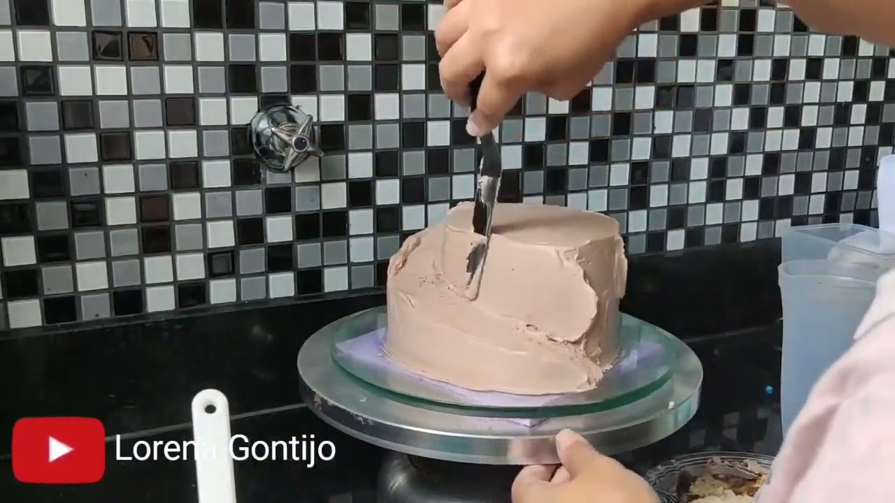 BOLO DECORADO PISTA HOT WHEELS   CRIANDO UM PISTA   VÍDEO 1   SÉRIE HOT WHEELS   LORENA GONTIJO