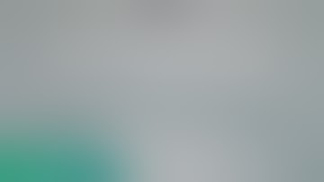 Sau nâng ngực qua đường quầng vú có cho con bú được không?