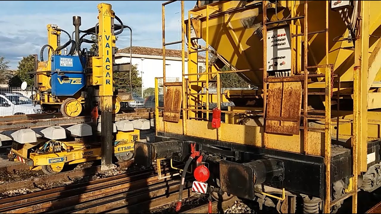 HD Treno cantiere fermo in sosta presso la stazione di Terme Euganee AbanoMontegrotto (parte HD Treno cantiere fermo in sosta presso la stazione di Terme Euganee AbanoMontegrotto (parte