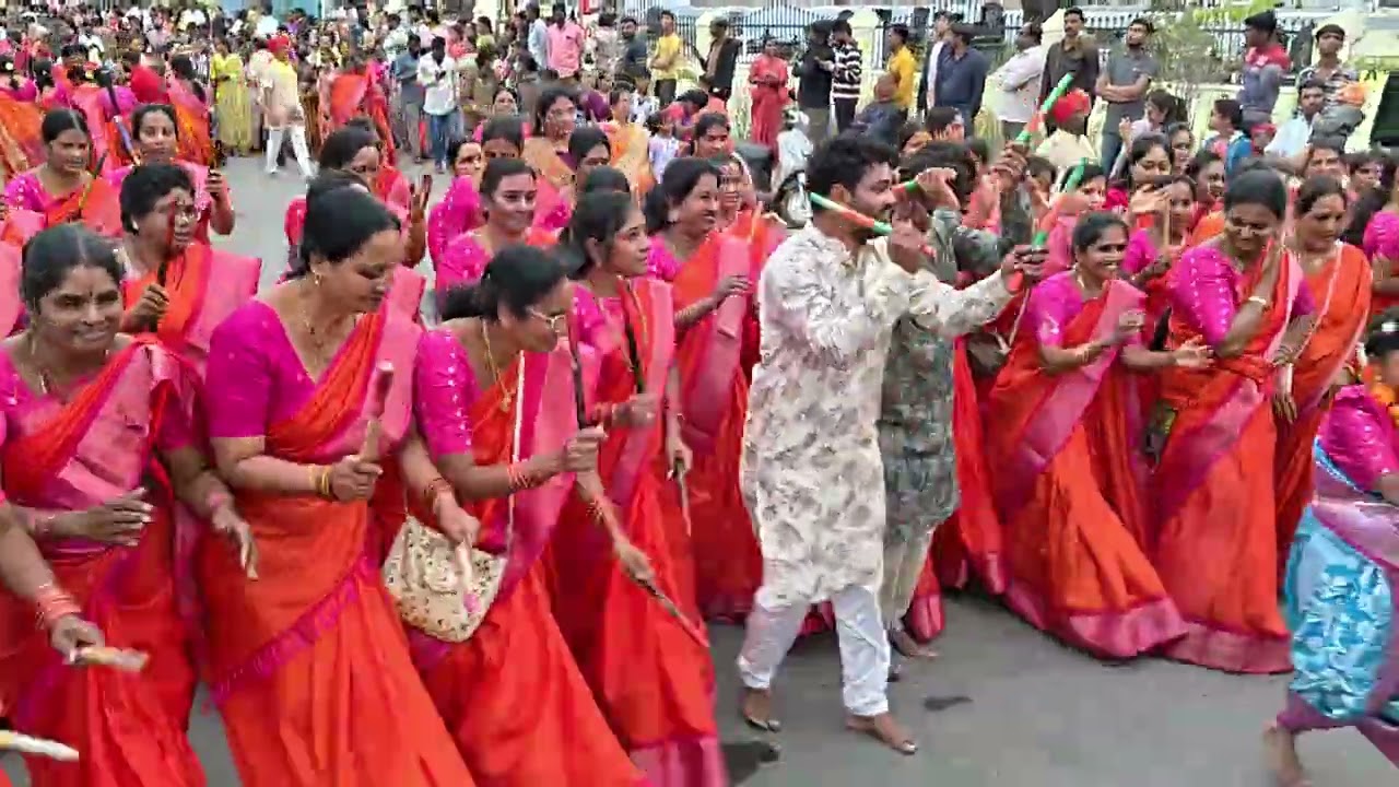 గోవర్ధన గీరులని గోవులది సందడి 