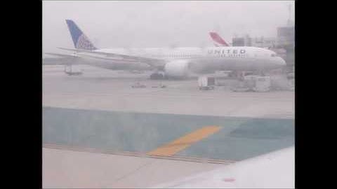 Delta Connection CRJ-700 Soft Landing in Los Angeles