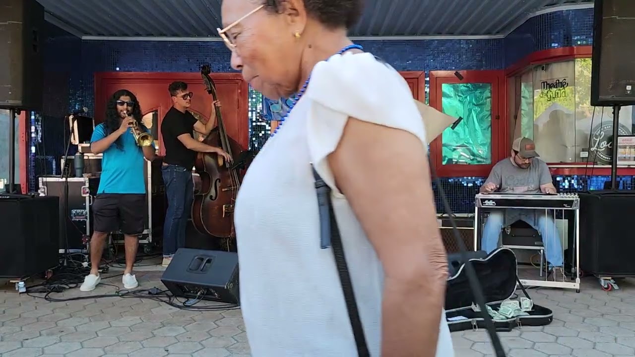 Video thumbnail for "Dabbit & Friends — Bluesberry Fest (Song 6)"