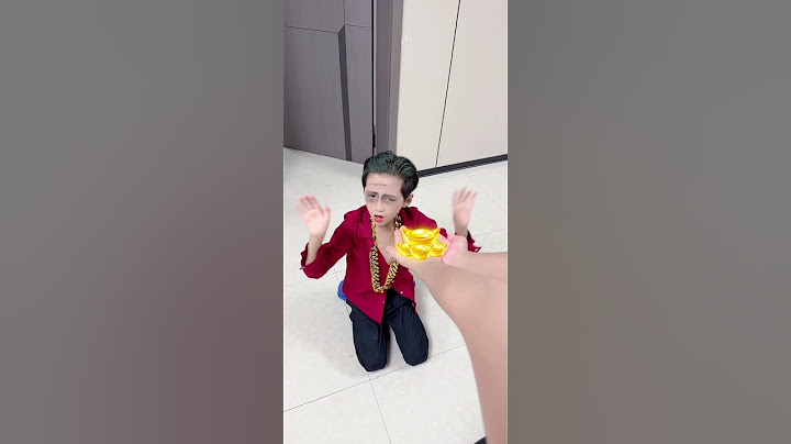 小天使太有爱心了！#天使#小丑#家庭