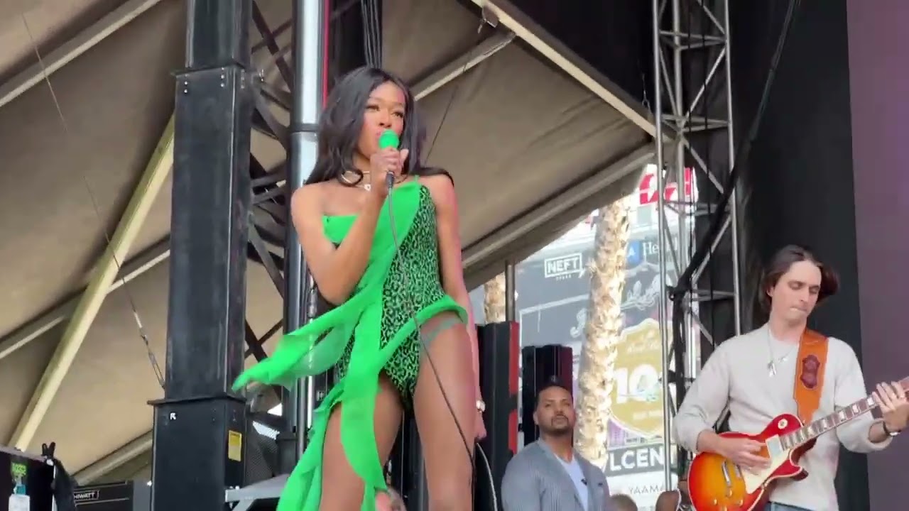 azealia banks green dress Azealia Banks | 212