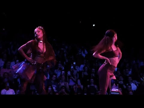 Ariana Grande - Break Up With Your Girlfriend, I'm Bored (Sweetener World Tour, Vancouver)