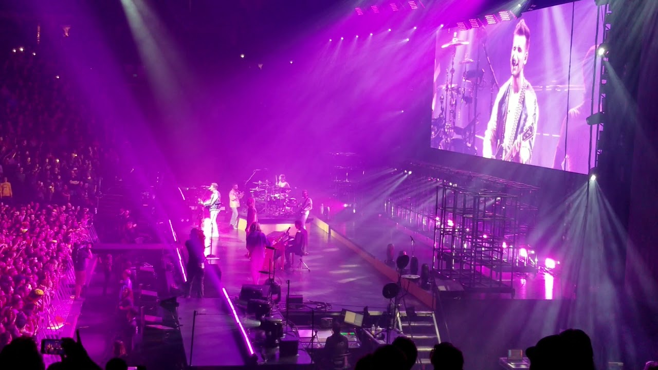 Twenty one pilots cover 'Iris' 'Hey, Jude' bandito tour Oracle Arena Oakland, CA 11-11-18