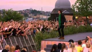 Video thumbnail of "Håkan Hellström - Du kan gå din egen väg Live allsång på skansen"