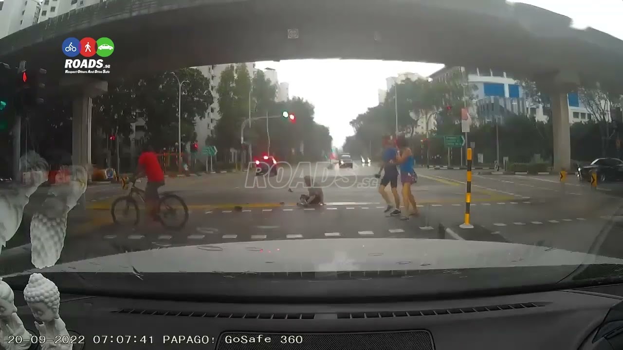 Pedestrian dashes across traffic junction and got hit by a car - YouTube