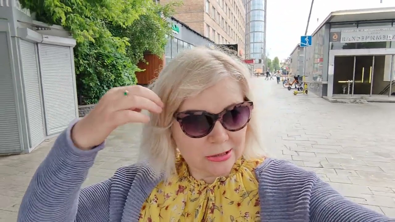 Москва,  ст. Метро Академическая. Ругаю себя. "Дурная голова, ногам покоя  не даёт"