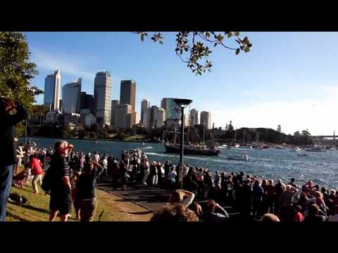 Jessica Watson Arrival in Sydney #2 (of 2): A Drea...