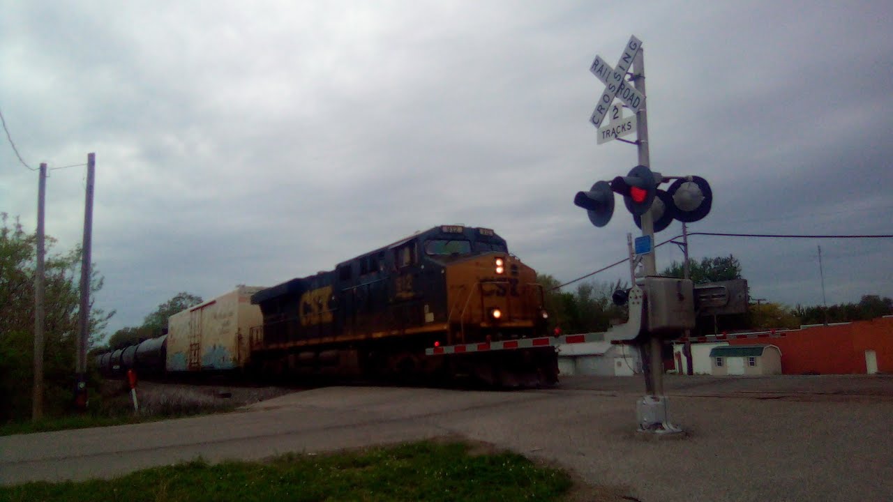 late-afternoon-eastbound-def-nb-csx-mixed-freight-train-w-end-csx-dpu