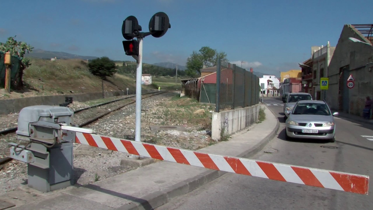 Adif acometerá el miércoles obras de reparación en el paso a nivel de La Perlita