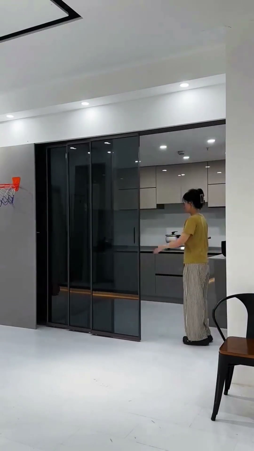 Narrow frame sliding door- Good tools and machinery make work easy