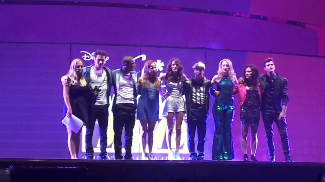 Violetta Live Cracovia Crecimos juntos + las palabras de los chicos 2