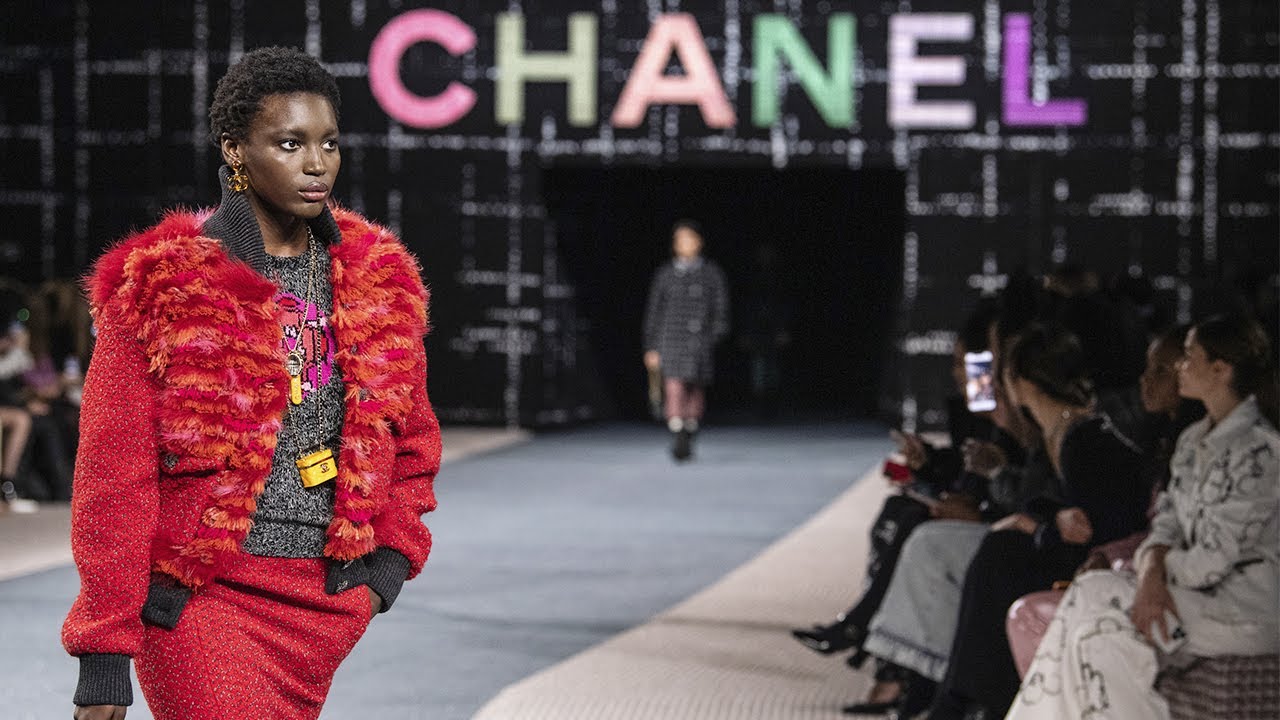 Chanel Fall 2022-2023 - RUNWAY MAGAZINE ® Collections