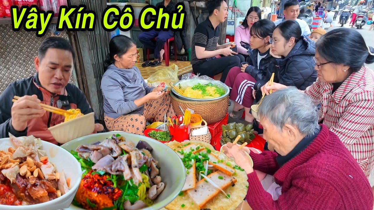 Cô Chủ Bị Vây Kín Bởi Món Ngon Ẩm Thực Huế CHỢ AN CỰU