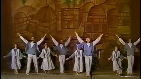 The Ensemble Fayerlech. Songs and dances from the shtetl and from the diaspora.