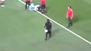 Ronaldinho Humilla A Su Compaero De Equipo Durante El Calentamiento Les Tiraba Caos