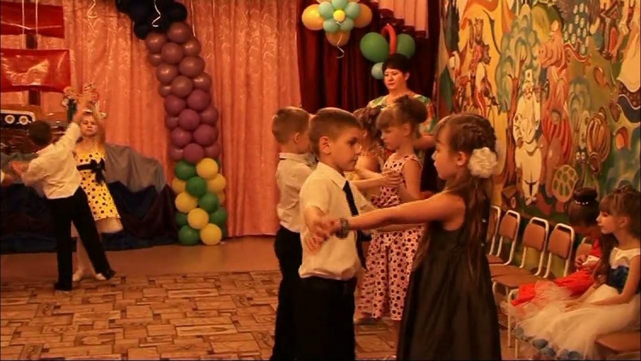 Кружится пусть вальс мы выпускаем вас. Вальс в садике. кружится пусть вальс танец в детском саду. кружится пусть вальс песня на выпускной в детском саду.
