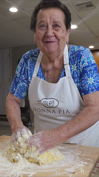 The Lasagna Queen at work ! Part 1#nonnapia #homemade #lasagna #madewithlove #italianfood
