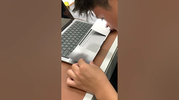 Dán MacBook bảo vệ hoàn hảo chống trầy xước #lucas #dánmacbook #macbook #shortvideo #xuhuong
