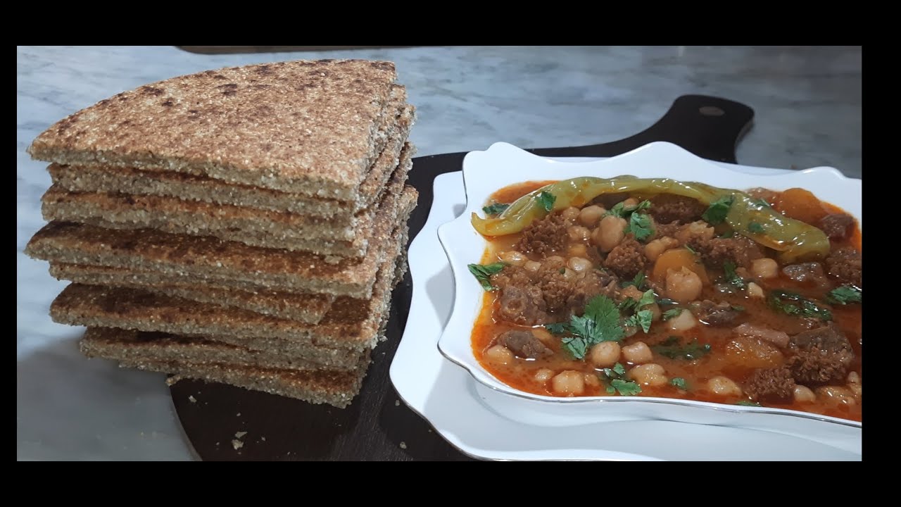 كسرة الشعير كأنها قاطو بمقادير مضبوطة مقرمشة ونفس الوقت طرية خطوة بخطوة للمبتدئات مع حمص بالدوارة