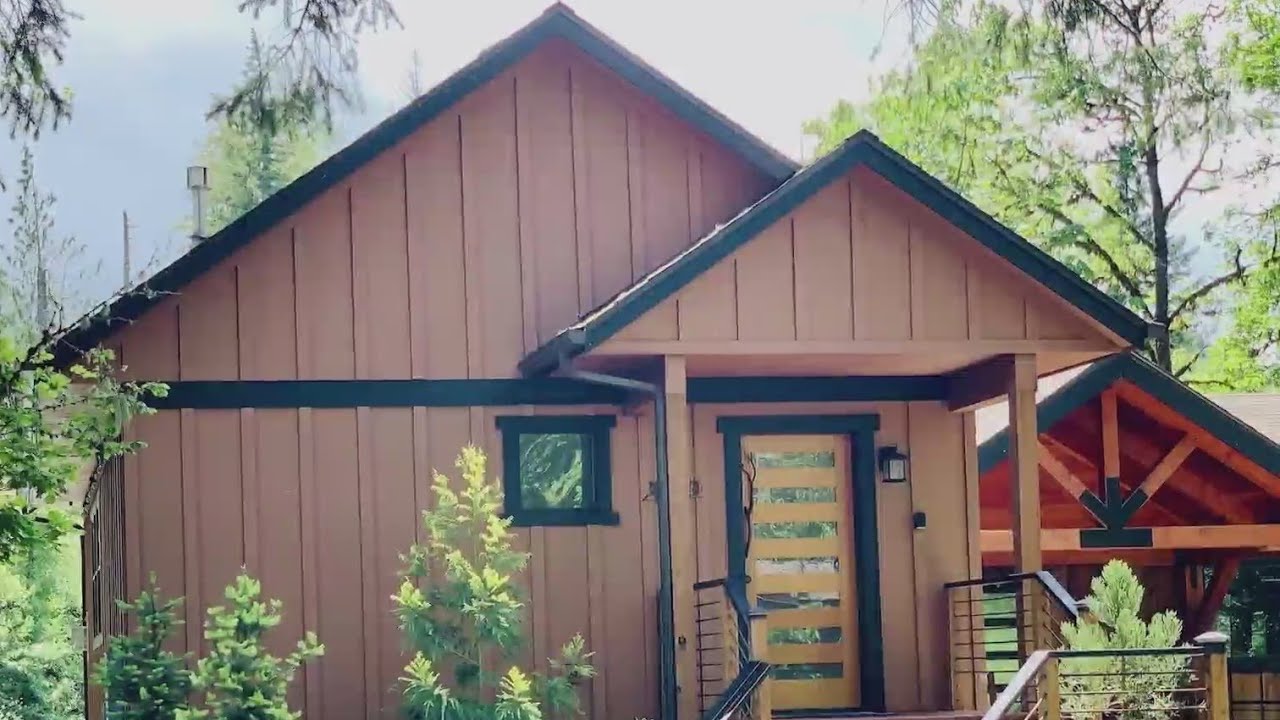 Oregon couple named ‘most hospitable’ Airbnb hosts for cabin on Santiam River