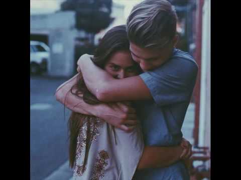 სახლი ლურჯი ფანჯრებით