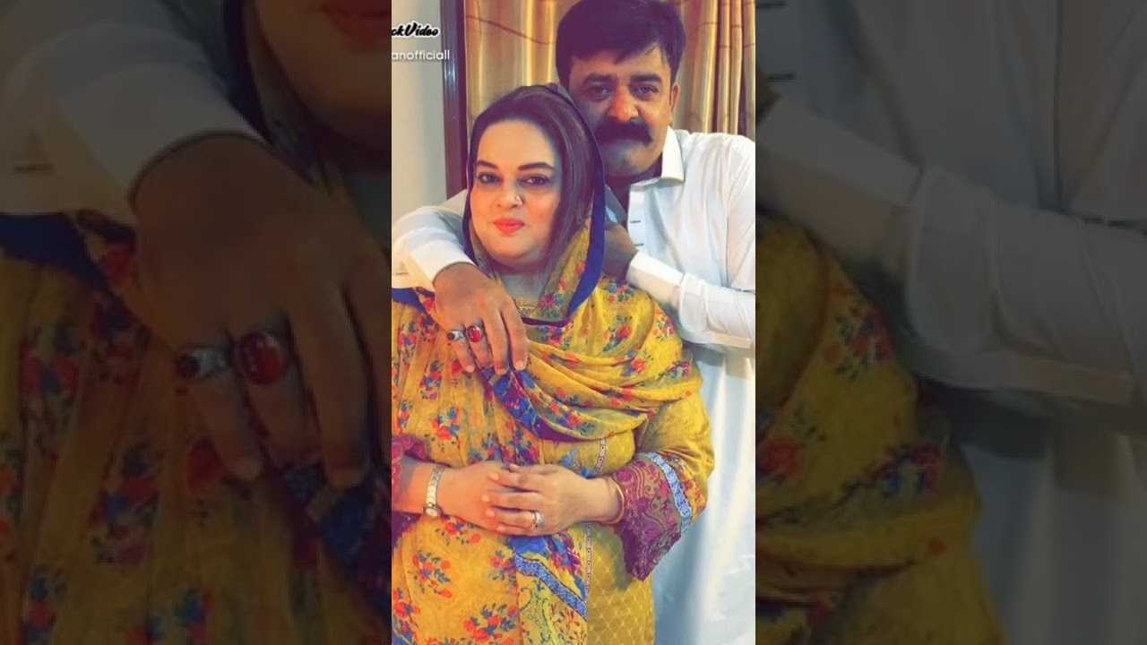Aiman Khan Minal Khan pictures with father and mother 😍😍😘