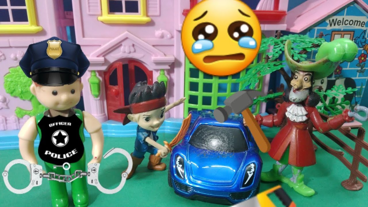 القرصان و حماصة الأشرار/ تكسير سيارة العائلة/ ملك حزينة / اتصلنا بالشرطة !! يوميات ملوكة