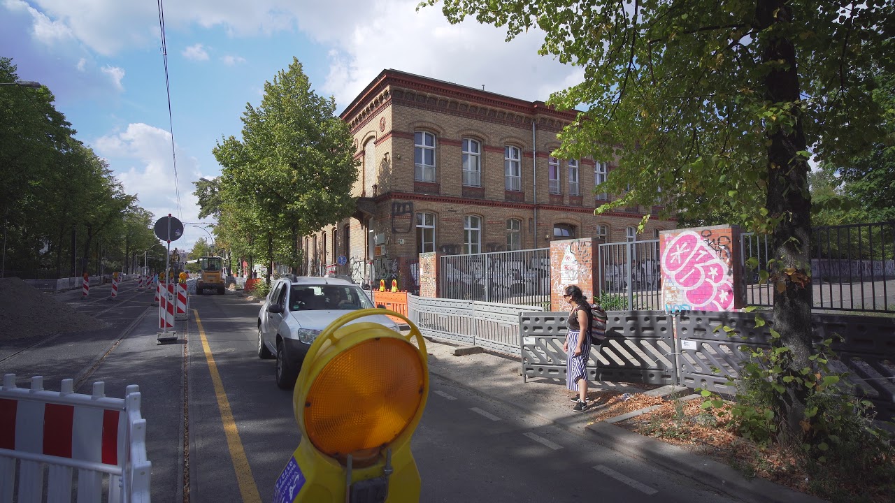 Germany, Berlin, walking to S-Bahn station Storkower Straße