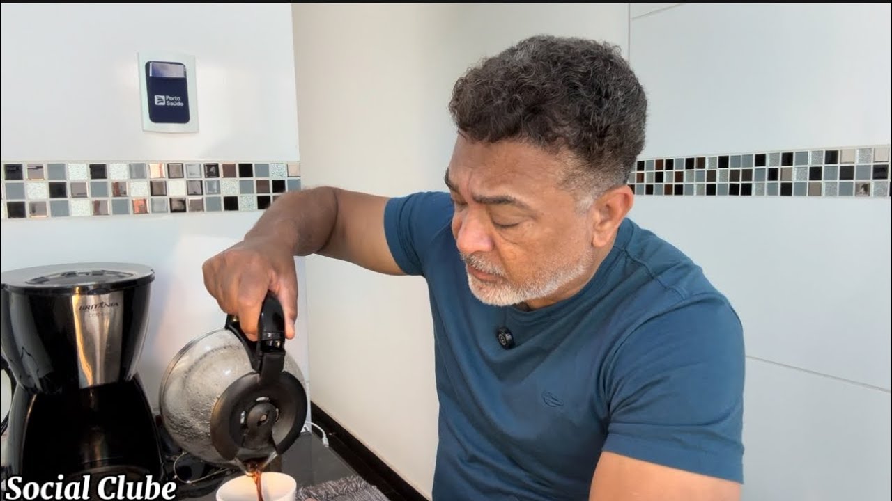 TENHO 62 ANOS  SOLTEIRO  FELIZ  E MORO SOZINHO E ROMANTIZO ISSO 