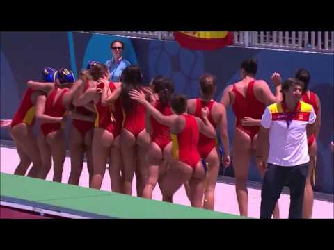 Spanish waterpolo team celebrating victory over Hungary