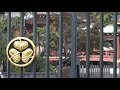 徳川の葵の家紋が設置された寛永寺の正門一帯の風景