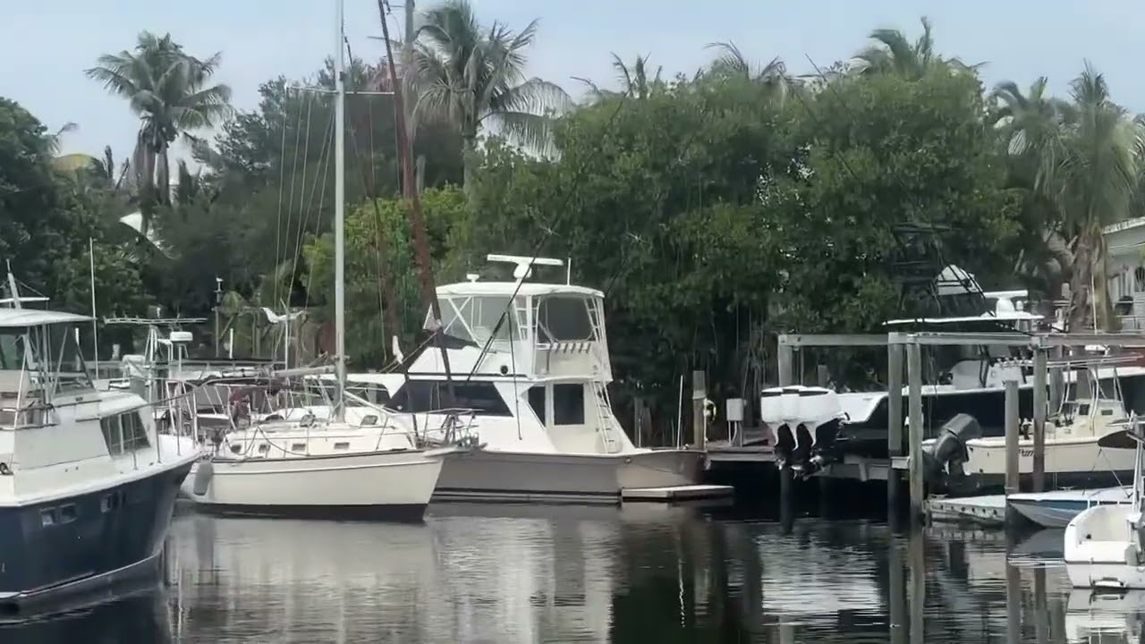 Salty Abandon arriving at Mack Yacht Services for Chainplates!