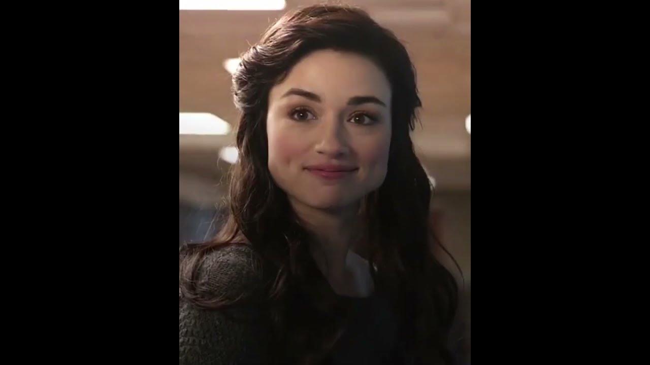 Видео эллисон. Волчонок эллисон. Элисон грей. Волчонок девушка арджент. Эллисон арджент плачет.