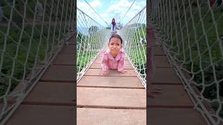 Si bocil naik jembatan gantung merangkak krn takut #bocill #jembatangantung #merangkak #funny #viral