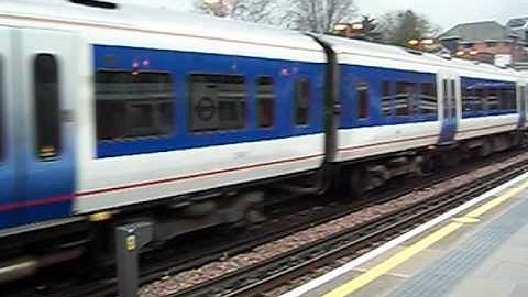 Chiltern Railway train departing Harrow on the Hill